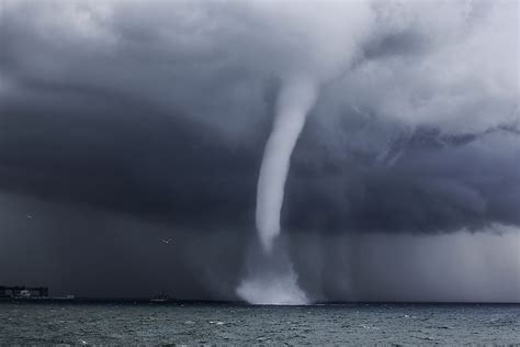 What Is a Waterspout? - WorldAtlas