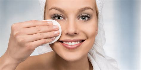 What causes oily skin? 5 Ways to improve your skin care