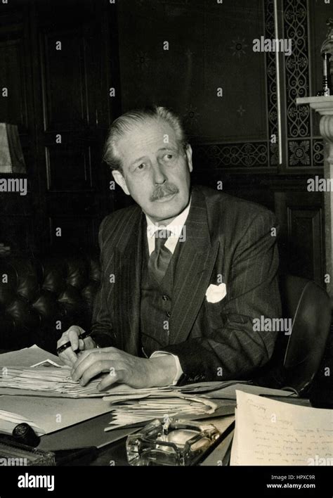 Harold macmillan 1950s hi-res stock photography and images - Alamy