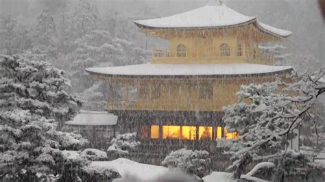 Heavy snow at Kinkakuji in Kyoto - YouTube