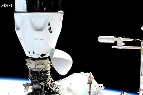 SpaceX capsule docks at ISS with an all-private astronaut crew