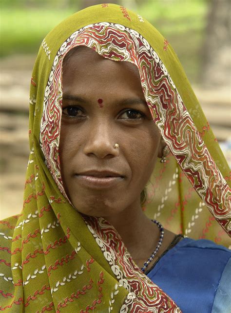 File:Woman in adivasi village, Umaria district, India.jpg - Wikipedia