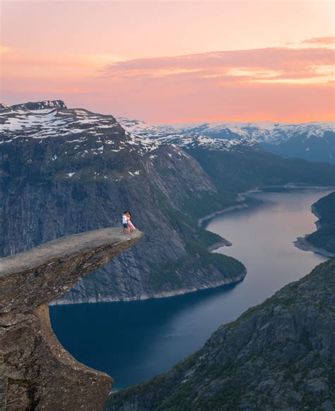 Hiking Trolltunga: The Most Iconic Spot in Norway - Scratch your mapa