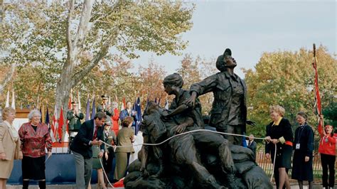 Renowned Sculptor Who Created Vietnam Women's Memorial Dies