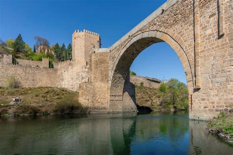 Premium Photo | Alcantara bridge and tagus river toledo spain