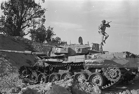 Egyptian Troops On The Suez Canal 1973. Egypte, Octobre 1973, les ...