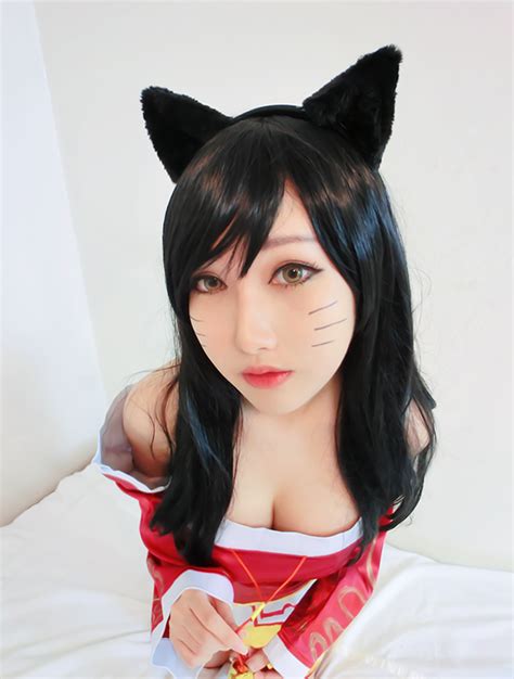 animation new: Ahri League of Legends Cosplay by RinnieRiot