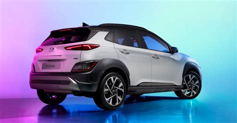 White Hyundai KONA · Free Stock Photo