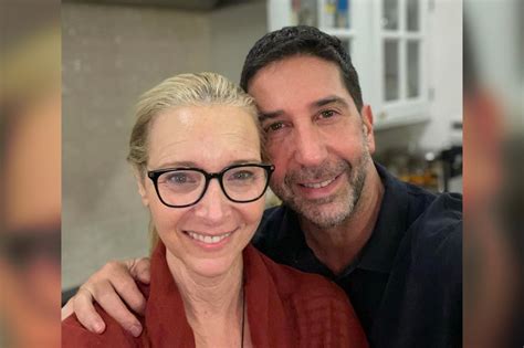 Lisa Kudrow and David Schwimmer take pic amid 'Friends' reunion