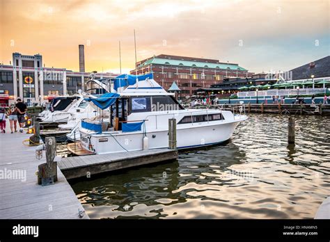 Old Town Alexandria, Virginia waterfront Stock Photo - Alamy