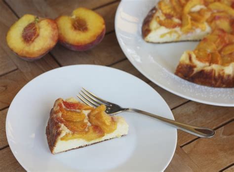 How to Make an Easy Peach Pie With Canned Peaches | livestrong