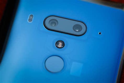 HTC U12 Plus pictures show the insides and the crazy colors - CNET