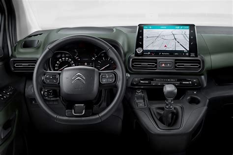 Citroën Berlingo (2021) Interior Layout, Dashboard & Infotainment | Parkers