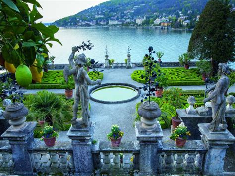 Gardens of the Italian Lakes p32-33, Isola Bella ┬®Marianne Majerus_800x600 - GardenDrum