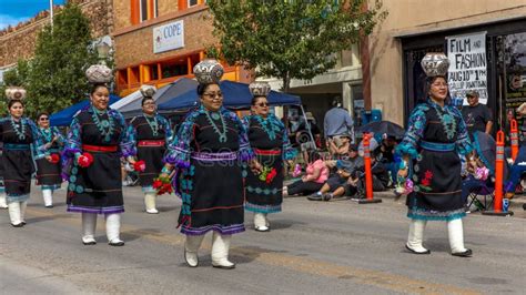 Parade of Native Americans 98th Gallup Inter-tribal Indian Ceremonial ...