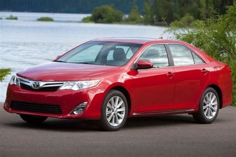 Used 2014 Toyota Camry SE Sedan Review & Ratings | Edmunds