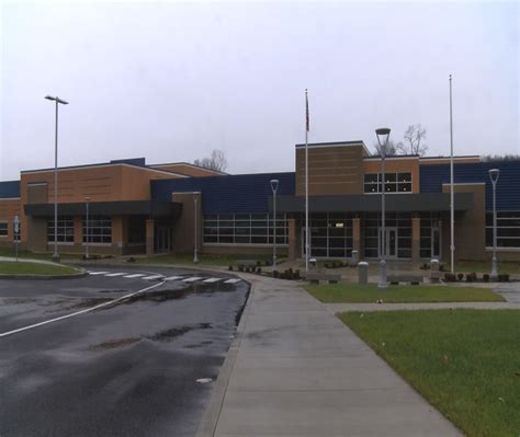 New Suncrest Elementary School opens its doors to students