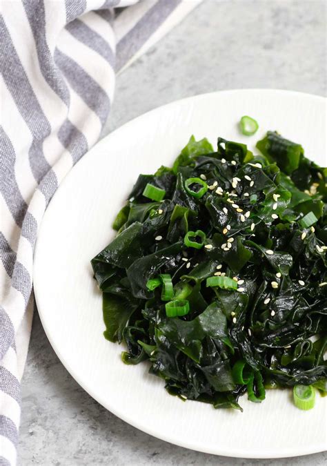 Seaweed Salad (Easy Japanese Wakame Salad Recipe)