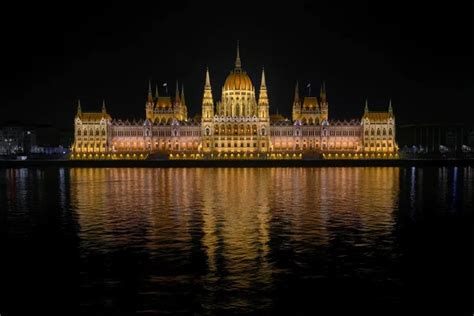 Budapest - Hungarian parliament at night - Hungary — Stock Photo ...