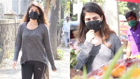 Video: Rhea Chakraborty irked as paparazzi film her buying flowers ...