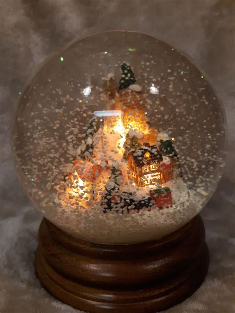 Lighted Musical Christmas Snow Globe Musical Christmas Snow Globes ...