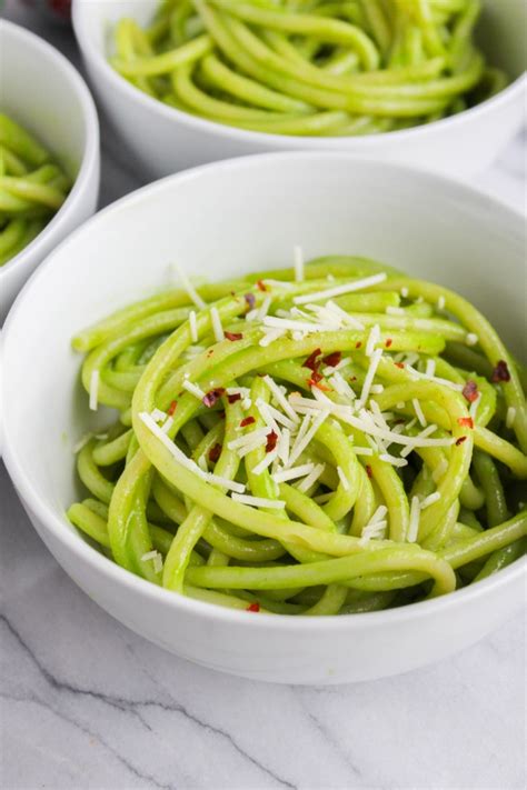 Bucatini with Spinach Pesto #SundaySupper