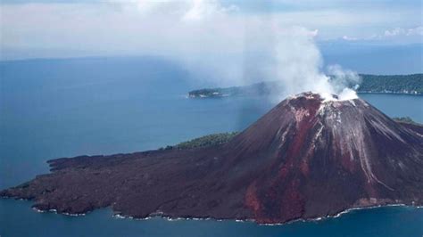 4 Gunung Berapi Paling Aktif di Indonesia Ini Meletus Puluhan Kali ...