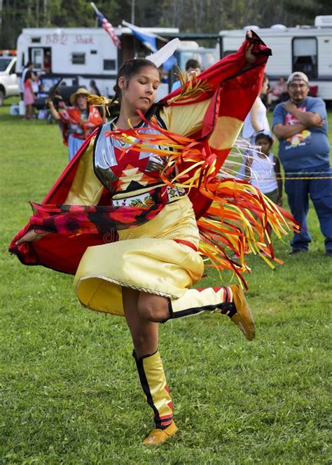 Native American Micmac Woman Dancer Editorial Stock Photo - Image of ...