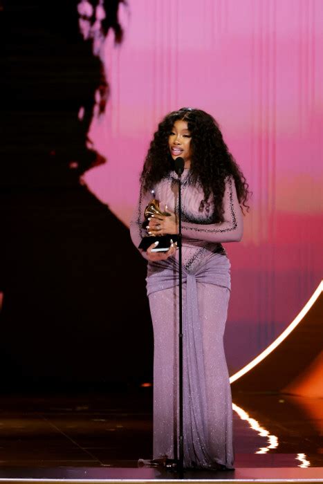 SZA zachwyciła lookami na Grammy 2024. Stylizowała ją Polka: „Zamieniam ...