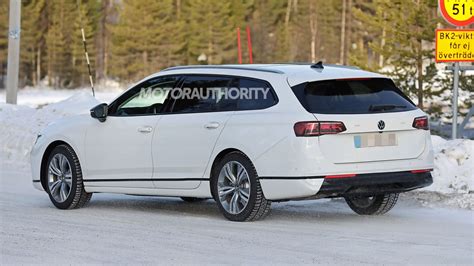 2023 Volkswagen Passat Variant spy shots