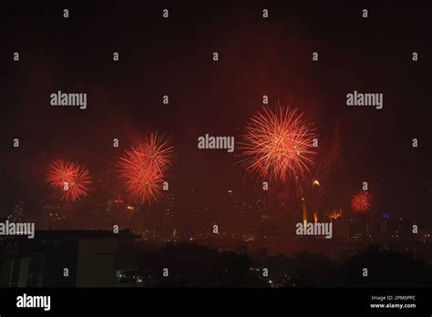 Fireworks over the Brisbane river during the annual Brisbane Riverfire ...