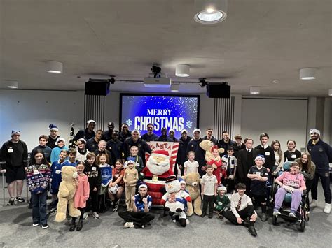 Everton make festive trip to Alder Hey - Alder Hey Children's Hospital ...