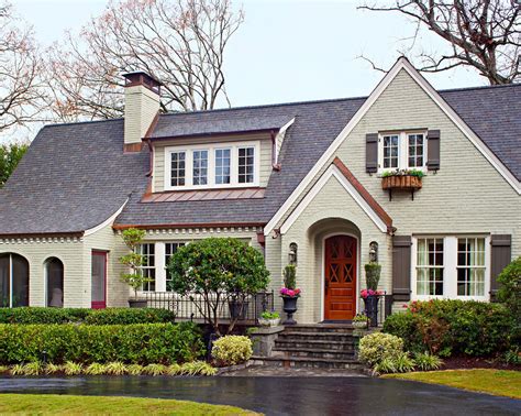 Refresh Your Home with These Gorgeous Exterior Color Schemes in 2020 | Modern farmhouse exterior ...