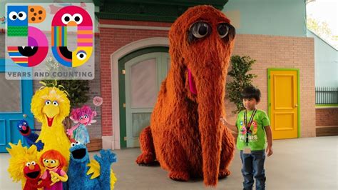 Sesame Street Snuffy's Birthday Song | Snuffy Meet and Greet at Sesame ...