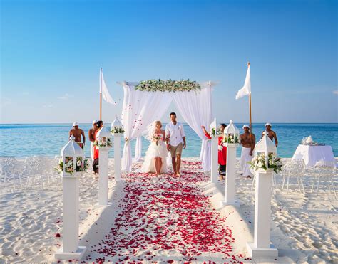Huvafen Fushi | Maldives wedding, Wedding venues beach, Luxury destination wedding