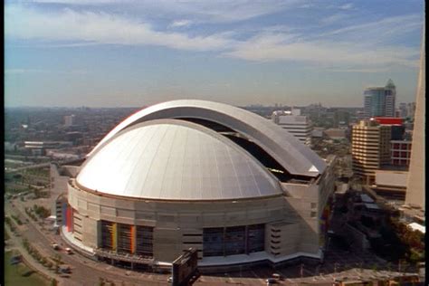 TORONTO - SEPTEMBER 10, 1999: View Of Skydome Roof As It Begins To Open ...