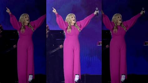 Trisha Yearwood's Wide-Legged Barbiecore 'Fit Brought Summer To 2023 ...