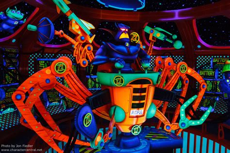 Buzz Lightyear's Space Ranger Spin at Disney Character Central