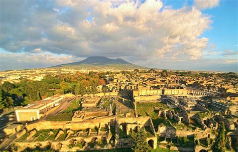 Pompeii archaeologists discover 'pizza' painting - One News Page