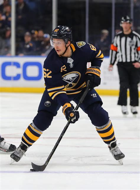 Buffalo Sabres Sign Brandon Montour