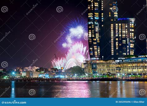 Sydney Harbour Bridge New Years Eve Fireworks 2023, Colourful NYE Fire ...