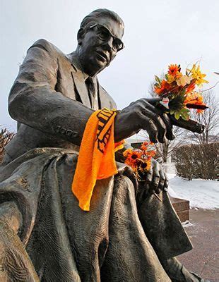 Pittsburgh Steelers founder Art Rooney statue | Pittsburgh steelers, Pittsburgh, Steelers