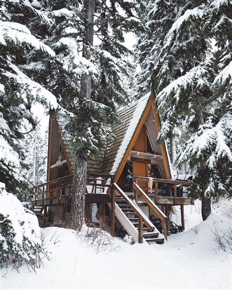 Winter cabin in the Pacific Northwest. | Cabins in the woods, Winter ...