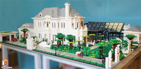 LEGO Grand Villa - White House Model with Trees and Bushes