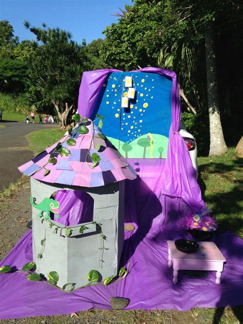 Tangled (Rapunzel) inspired trunk or treat my sister & I created. Family Halloween Costumes ...