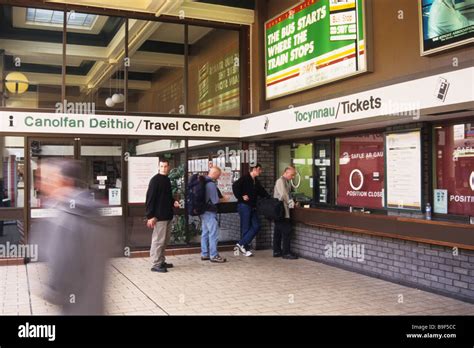 Welsh railway stations hi-res stock photography and images - Alamy