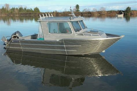 best tiny motorboat for ocean fishing | Aluminum fishing boats, Small fishing boats, Aluminum boat