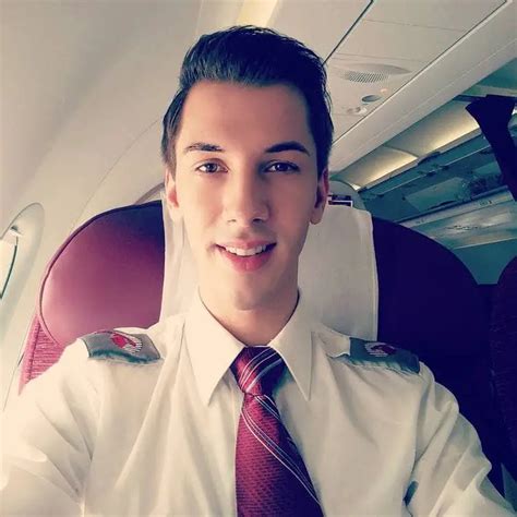 Qatar Airways Cabin Crew Uniform: What Is It Like? (Photos)