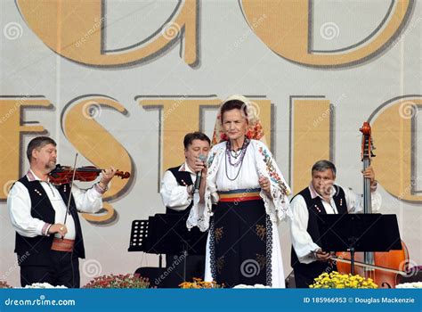 Traditional Romanian Folk Musicians Editorial Stock Photo - Image of ...