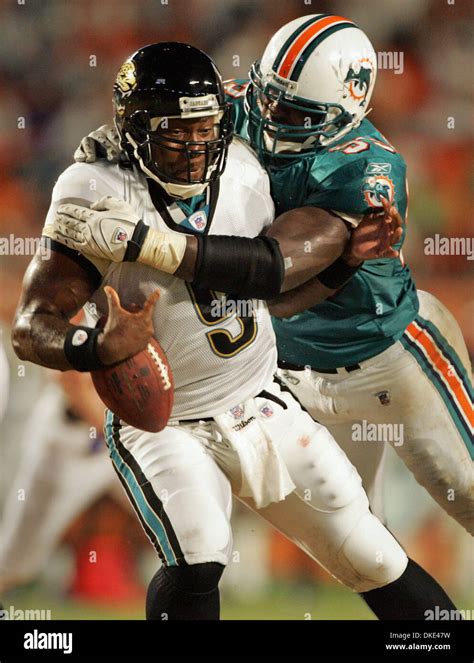 Akbar gbaja biamila nfl hi-res stock photography and images - Alamy